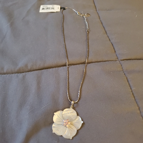 Other - Little Girls Flower Necklace 🌸💗